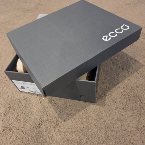 ECCO Soft Nubuck Mid-Cut Boots SIZE 9 / 9.5 NIB New In Box - Picture 4 of 5